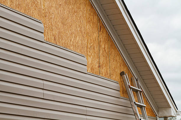 Professional Fiber Cement Siding technician working in Fort Myers, FL